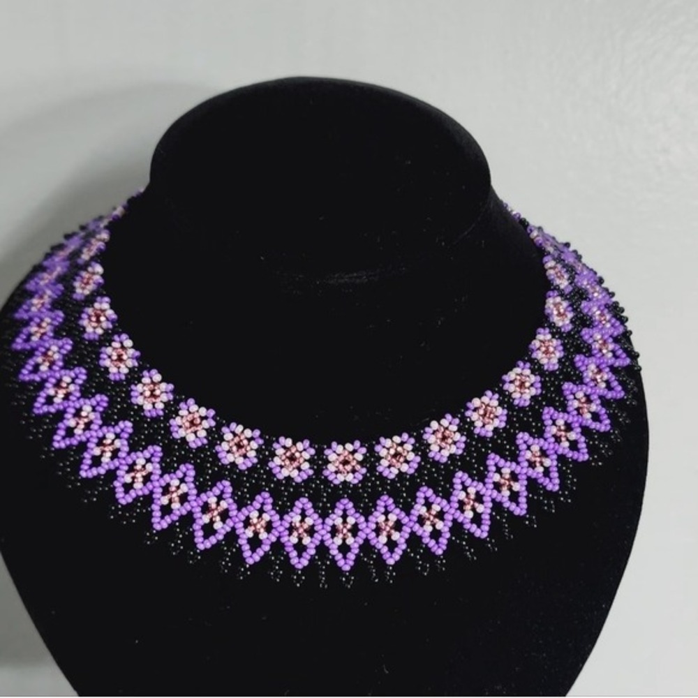Handmade Beaded purple Necklaces, Artisan work. 15 in.